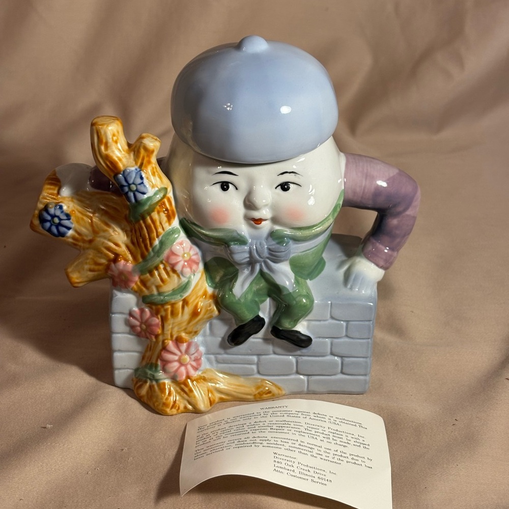 Vintage 1970s Humpty Dumpty Ceramic Teapot
